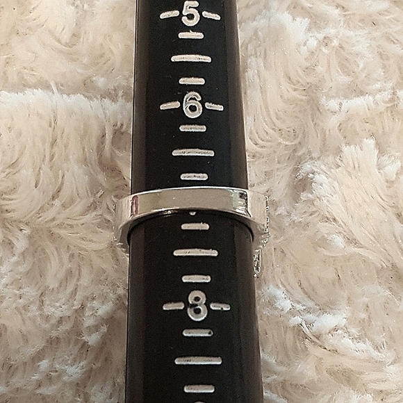 Exqusite Ladies Ring Size 7 - Picture 4 of 4